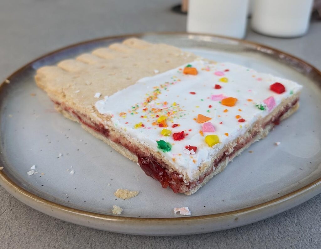 Kellogg's Pop-Tarts Party Pastry Review Slice